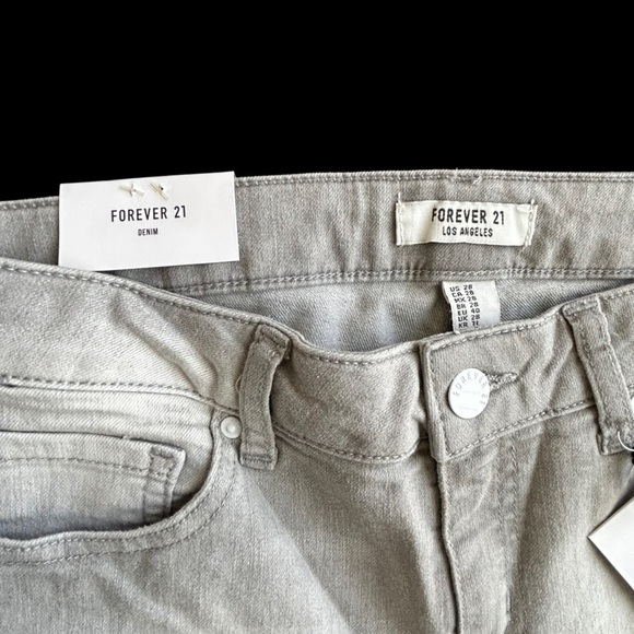 𝅺Forever 21 Low Rise Ankle Women’s Jeans • NWT • Size: 28​ - Picture 4 of 12